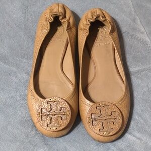 Tory Burch Reva Tumbled Logo Flats size 4.5